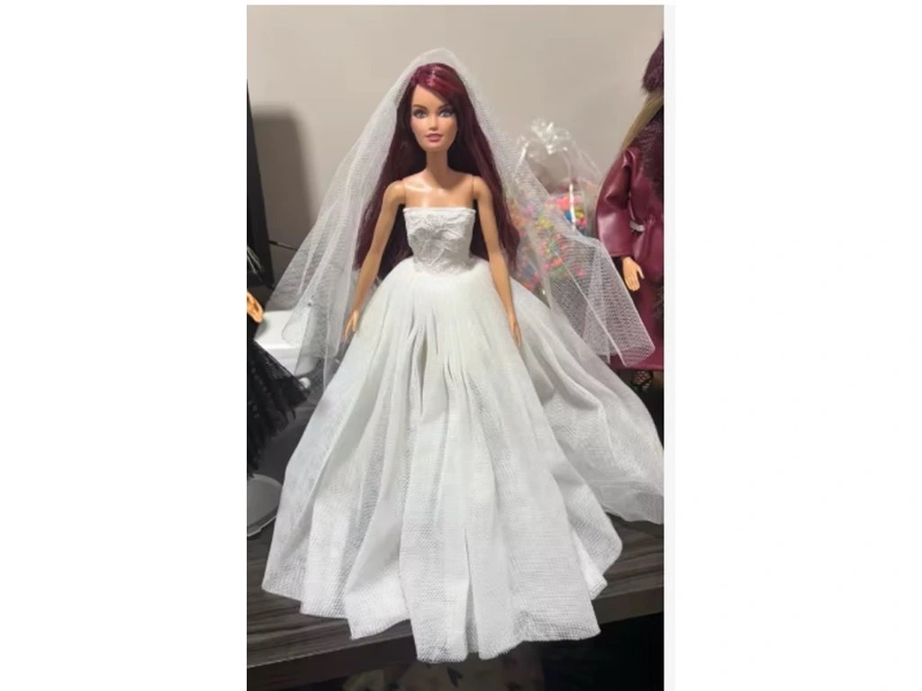 svatební šaty pro Barbie
